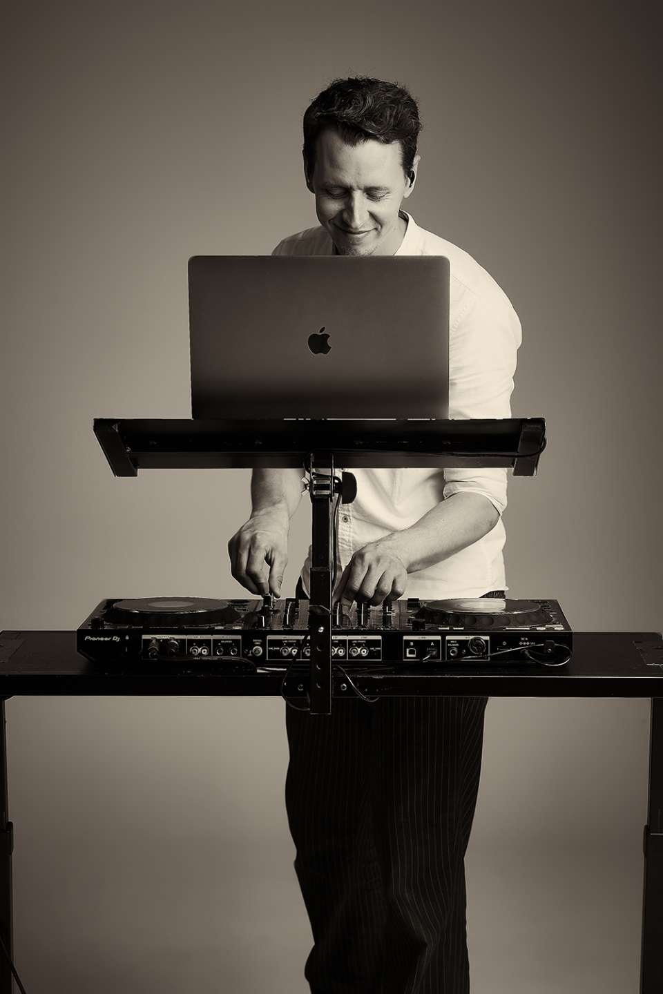 DJ Danny Magee Brighton DJ For Hire 1