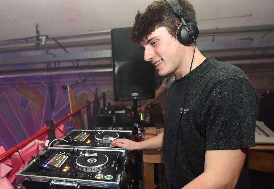DJ Will Pierce DJ in Wiltshire For Hire