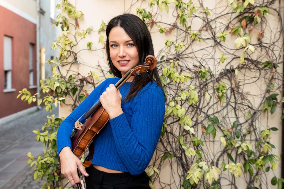Lisa A Violinist in London For Hire