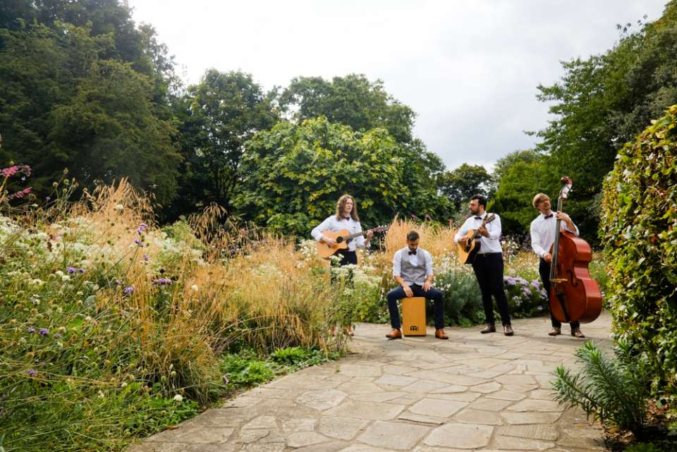 The Acoustic Ambassadors | Roaming Band London 6