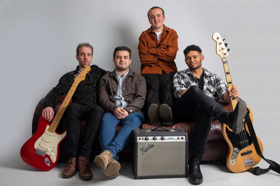 The Signatures | Cardiff Pop and Soul Band For Hire 1 1