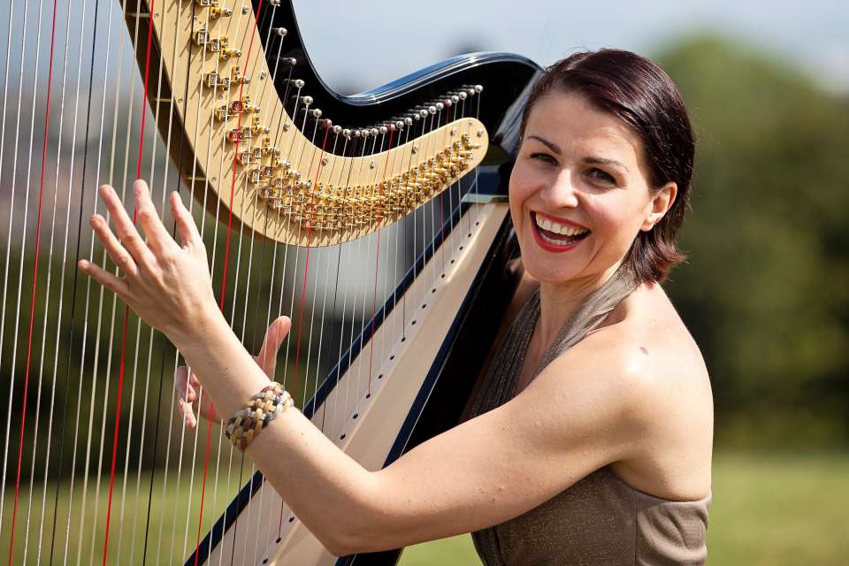 Aura Star | London Harpist For Hire