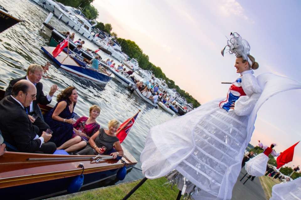 Main Albion Stilt Walkers