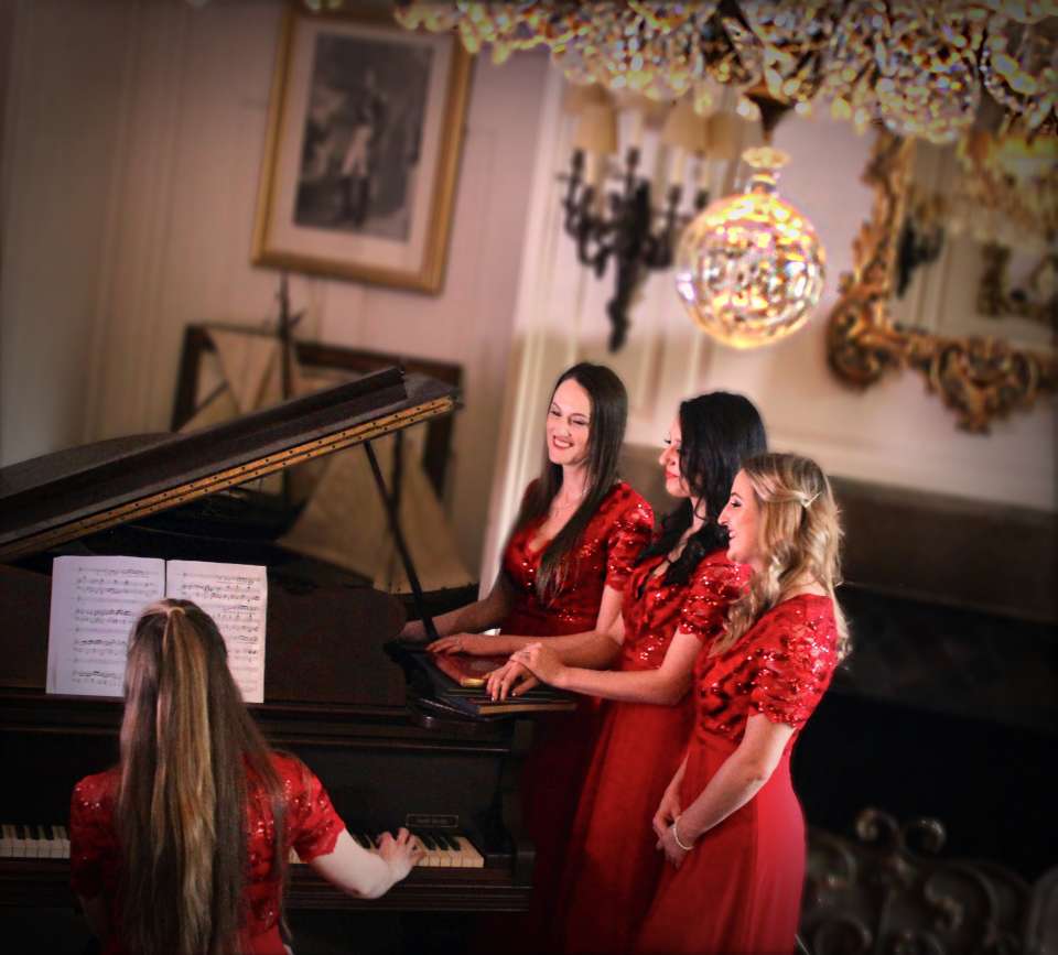 The Festive Frills | Vocal Harmony Group In London 8