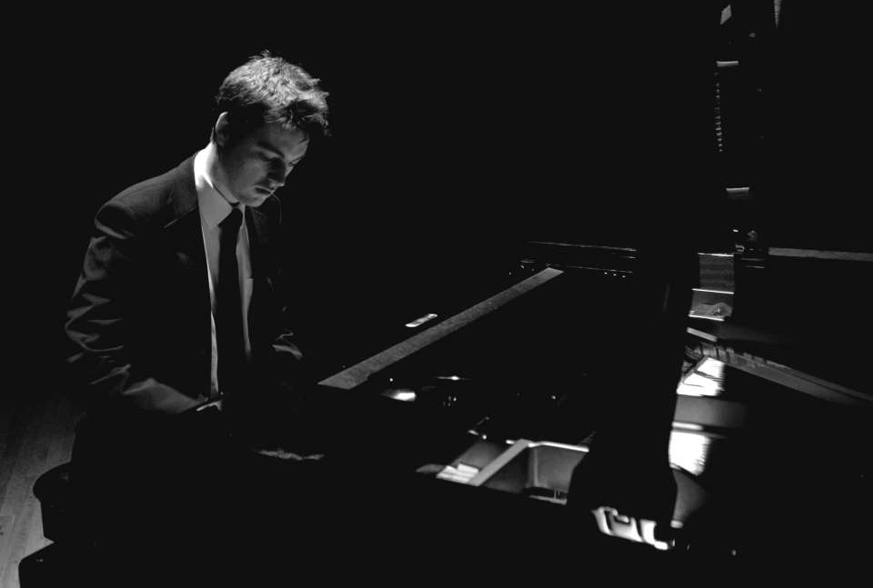 Toby B | Birmingham Pianist For Hire