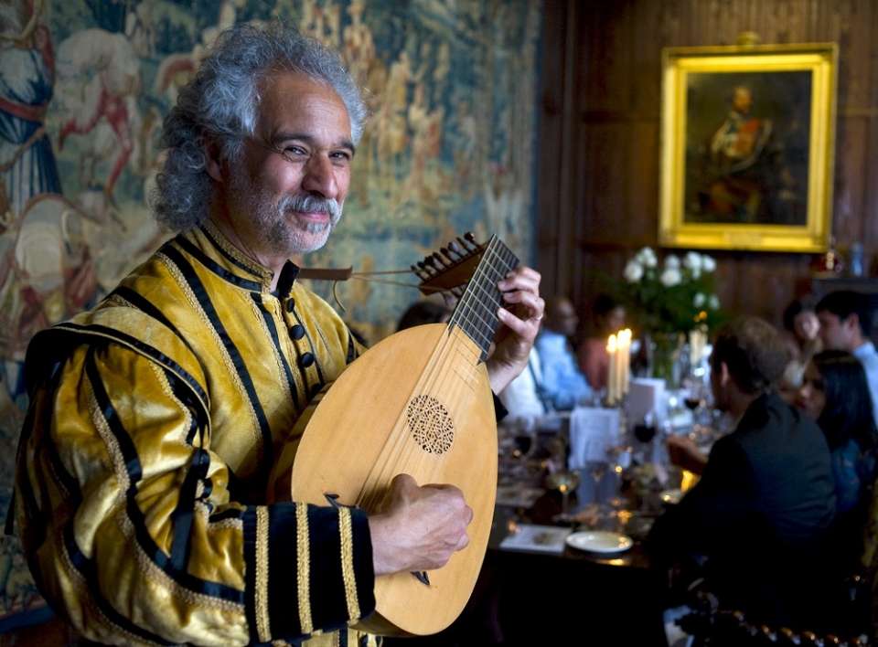 Tudor Minstrel | Lincoln Lute Player For Hire