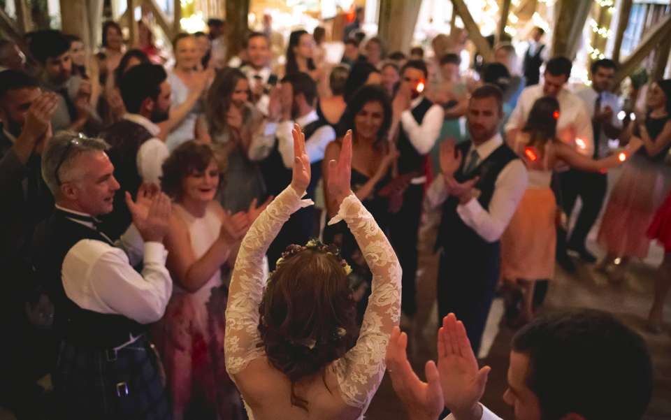 How to Entertain Guests at Your Wedding Reception