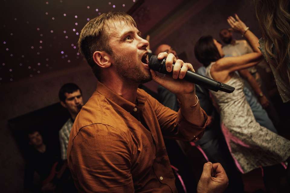 How to Become a Professional Wedding Singer